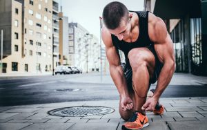 Idealne prezenty dla fanów fitnessu – co kupić fit osobie?